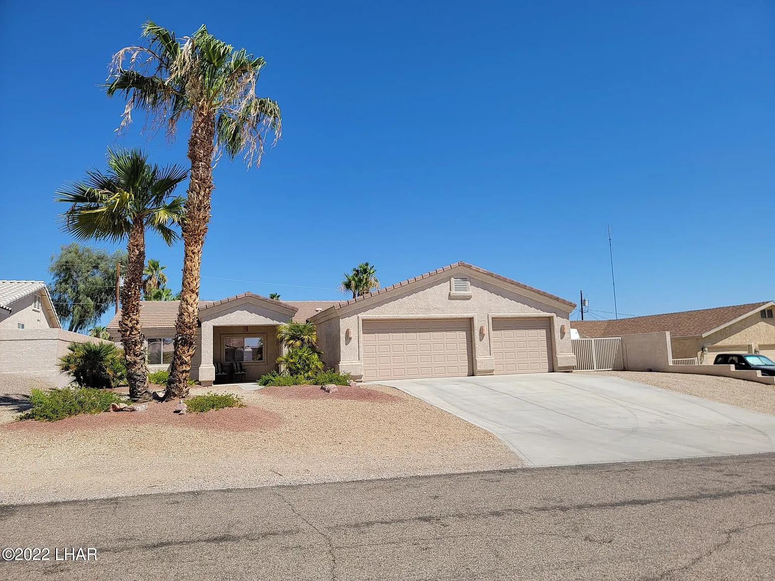 3 bed, 2.0 bath, 1388 sqft, $2,900 — Photo 2