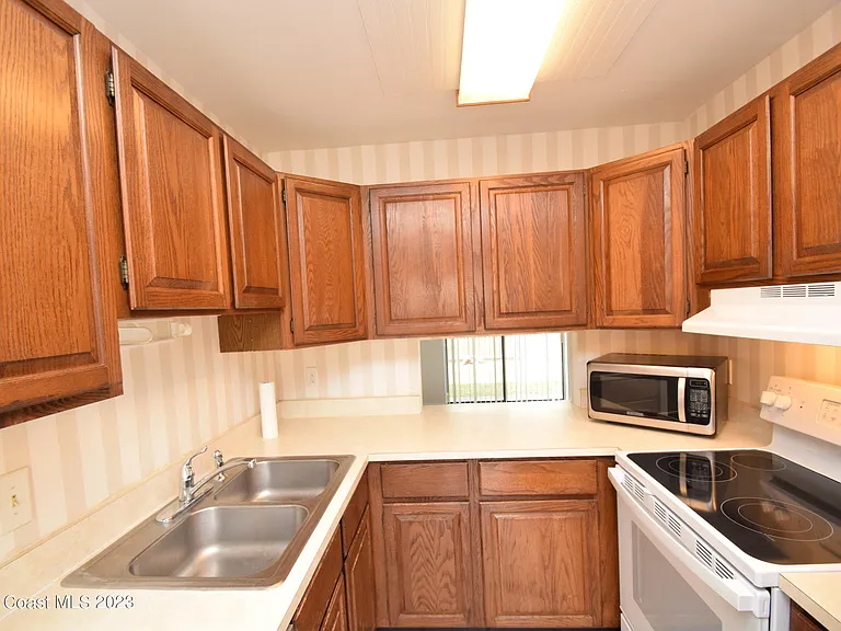 658 Atlantic Dr — Photo 19