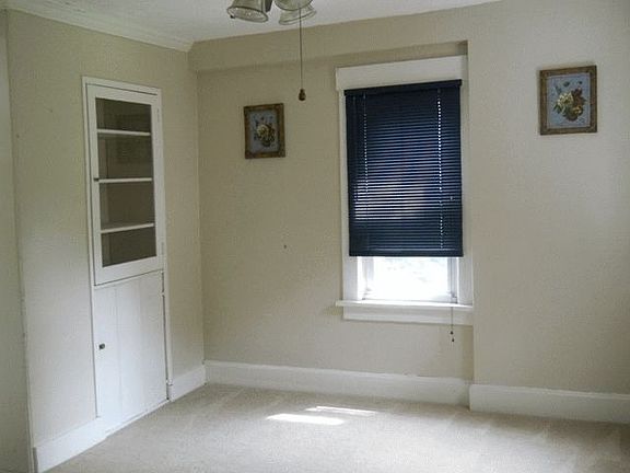 2nd image of 146 1/2 N Loomis St
