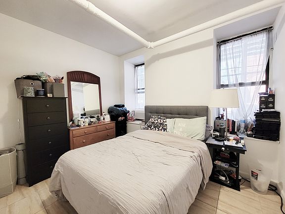 3rd image of 500 W 110th St