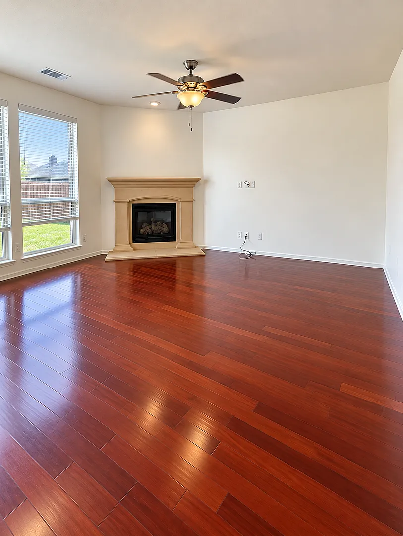 Charming & Spacious 3-Bedroom Home in Trails of Marine Creek! — Photo 4