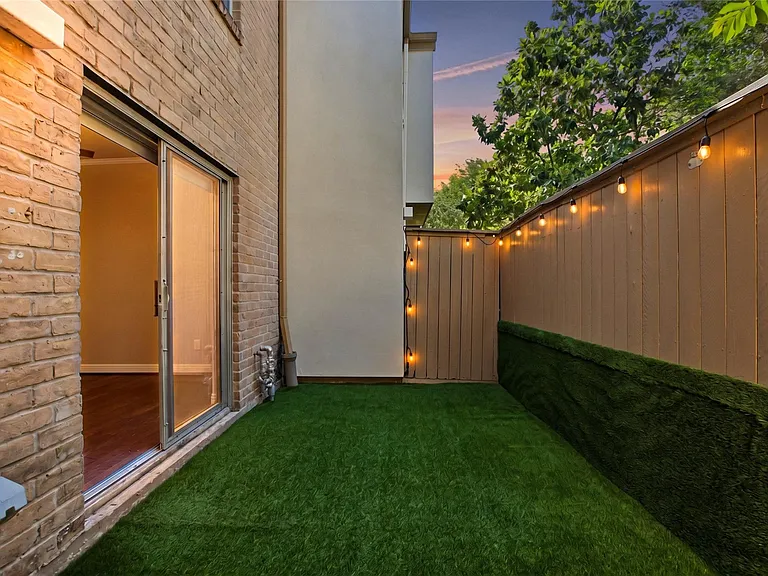 2100 Tanglewilde St #537 — Photo 15