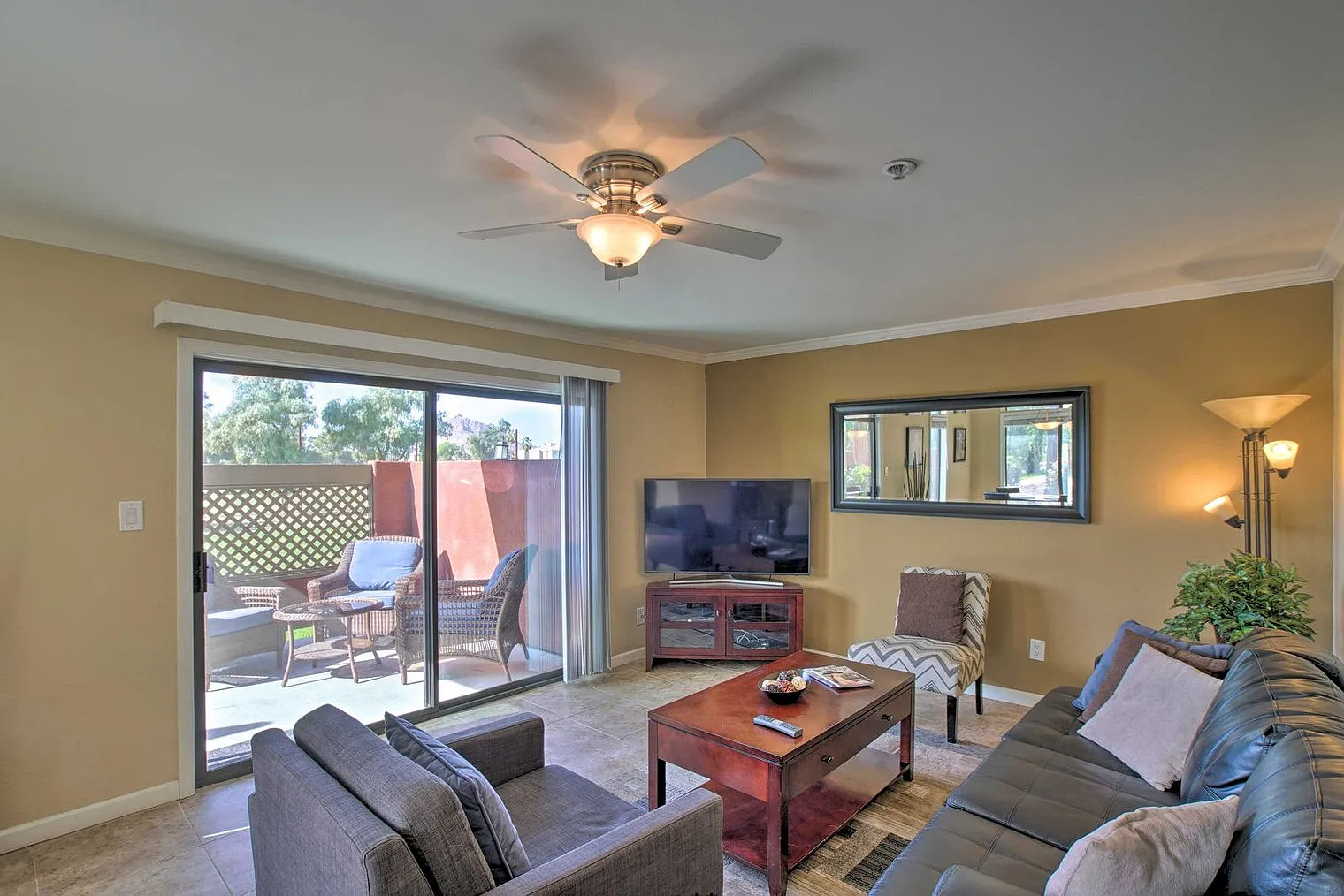 2 bed, 1.0 bath, 990 sqft, $4,257 — Photo 3