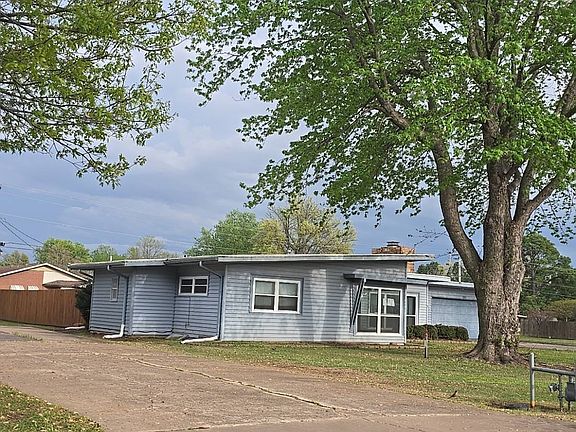 3rd image of 200 N Barrickway