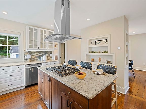 5th image of 71 Revere St