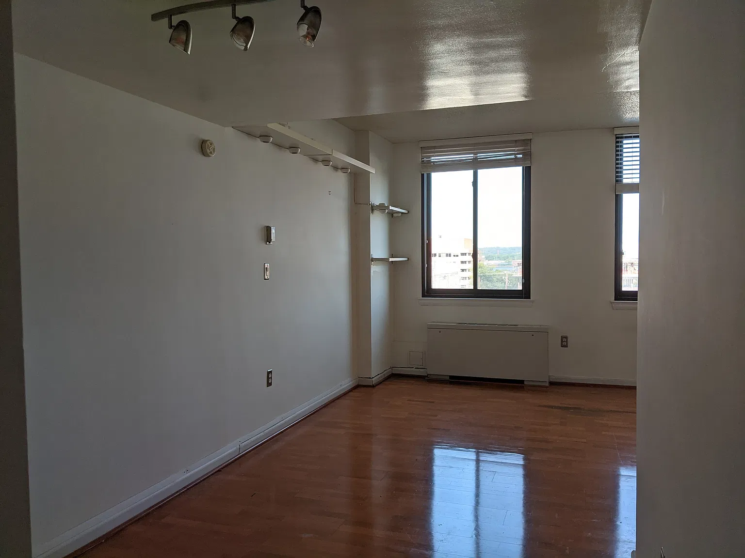 Studio, 384 sqft, $1,400 — Photo 2