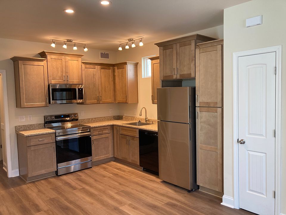 Kitchen w/ coat closet on right