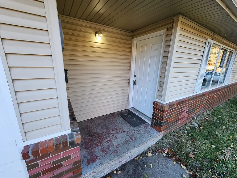 1319 S Prince Ln — Photo 3