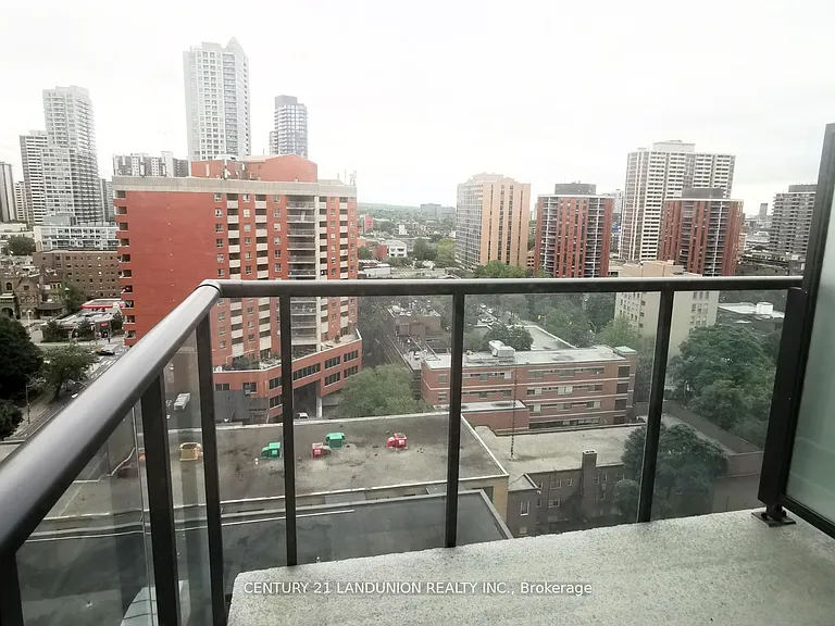 81 Wellesley St E #1401 — Photo 11