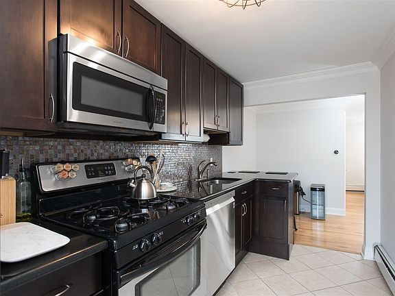 2nd image of 401 1st St #3