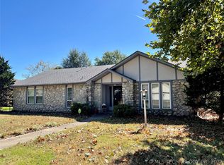 1233 W Edgewater St, Broken Arrow, OK 74012