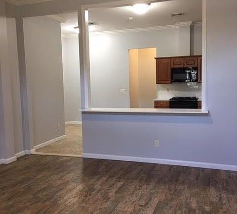 3rd image of 138 Woodruff Ave
