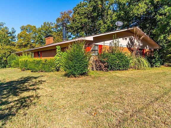 2nd image of 2935 Mary Dr