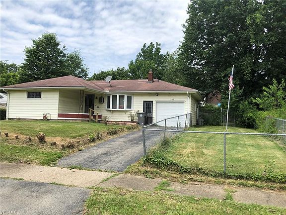 2nd image of 844 Norwood Ave
