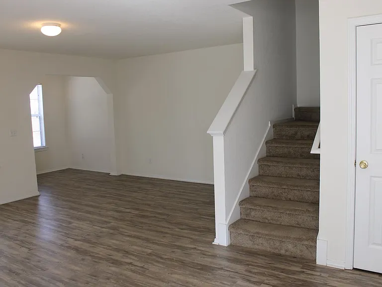 423 Lake Park Way — Photo 7