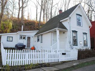 310 3rd St, Galena, IL 61036