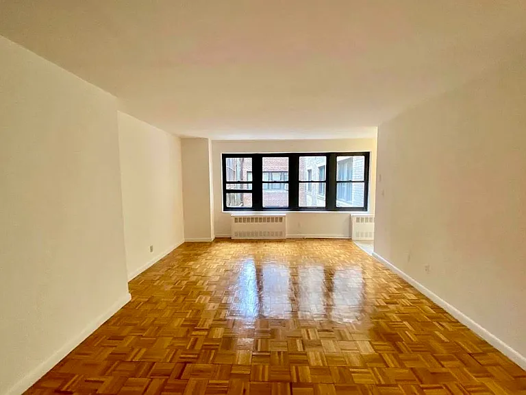 232 E 12th St #2C — Photo 2