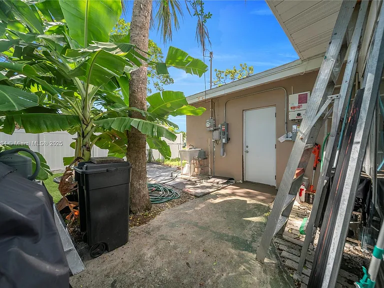 246 SE 44th St — Photo 33