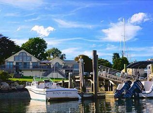 105 Point Rd, Portsmouth, RI 02871