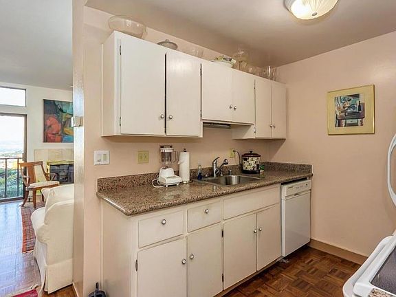 5th image of 138 Everson St