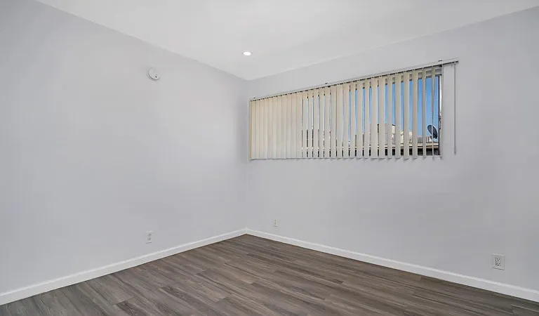 La Croix Apartments — Photo 26