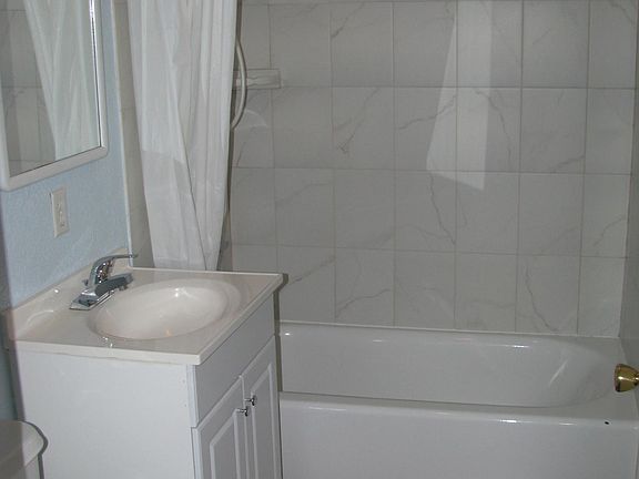 5th image of 31 West Ln #8