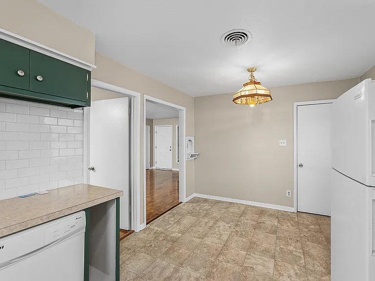 205 NW 40th St — Photo 13