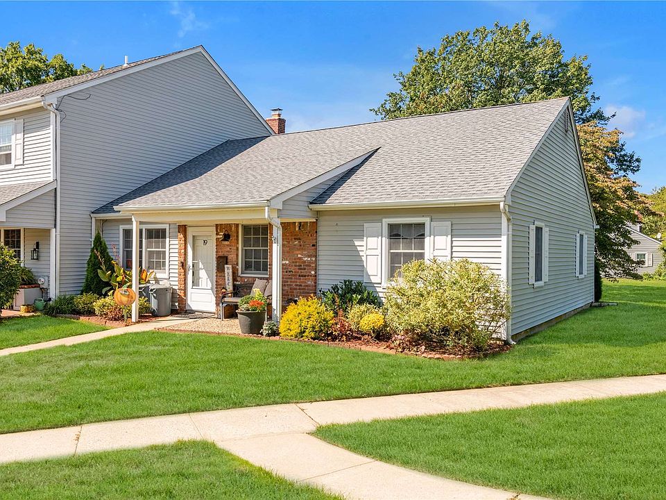1st image of 19 Meadow Ct #19