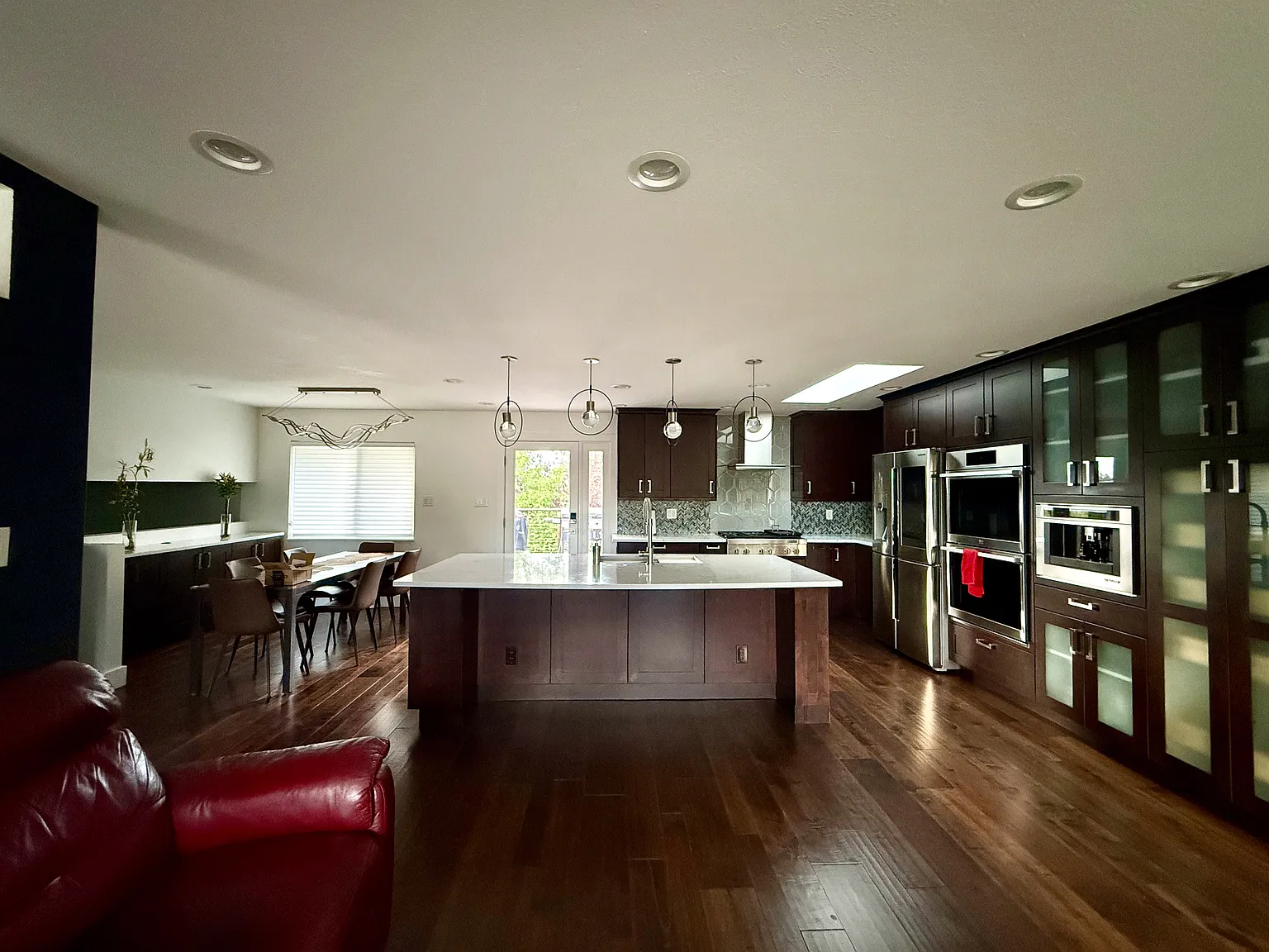 5 bed, 2700 sqft, $4,950 — Photo 4