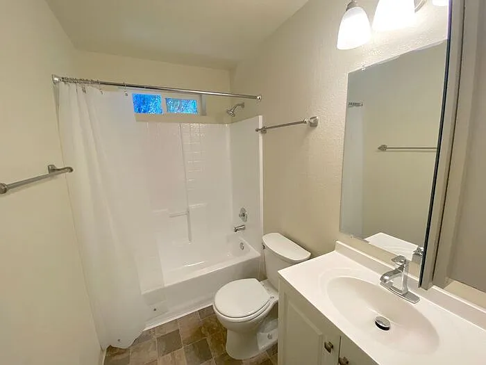 1100 Sutro St — Photo 22
