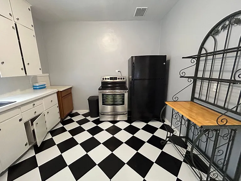 117 W Adams Ave — Photo 43