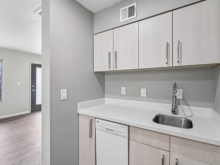 128 South 5th Avenue — Photo 43