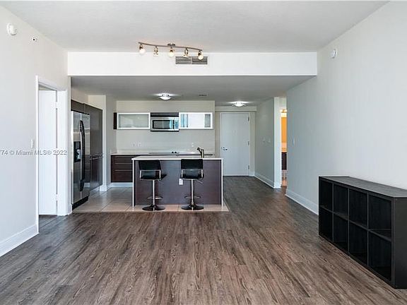 5th image of 1900 N Bayshore Dr APT 4504