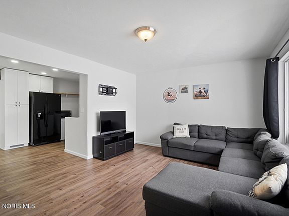 3rd image of 636 Woodward Ave
