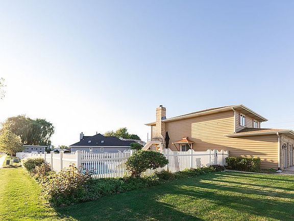 2nd image of 1297 Greenbriar Ct