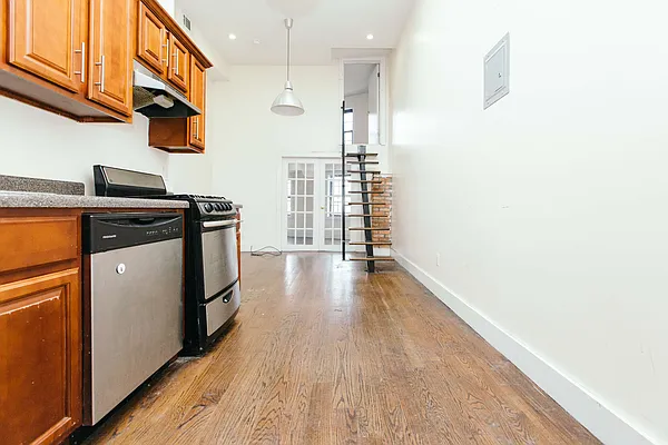 Rented by Nooklyn NYC LLC | media 28