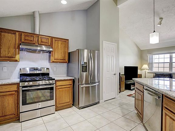 5th image of 17234 Pastoria Dr