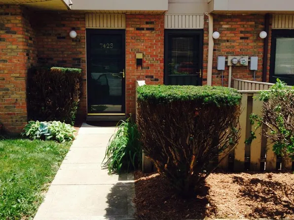 7410 Country Brook Dr, Indianapolis, IN 46260