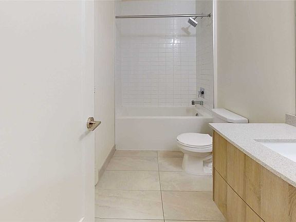 4th image of 330 Richmond St W #312