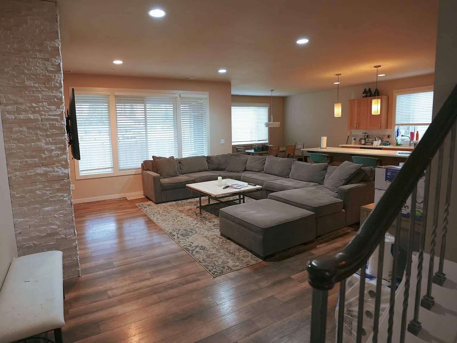 6 bed, 3.5 bath, 2690 sqft, $895 — Photo 4