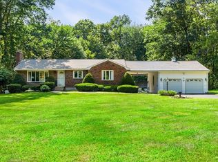 10 Lawrence Rd, Tyngsboro, MA 01879