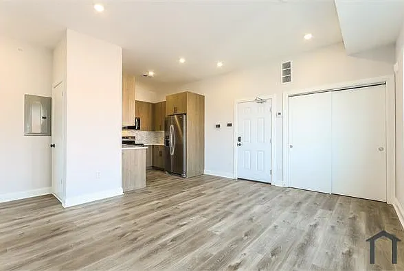 953 Belmont Ave — Photo 3