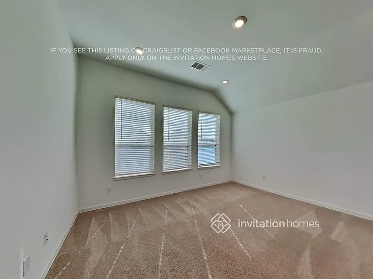 4019 Champlain Way — Photo 10