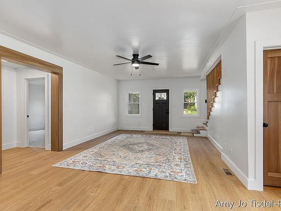 4th image of 208 N Webster St