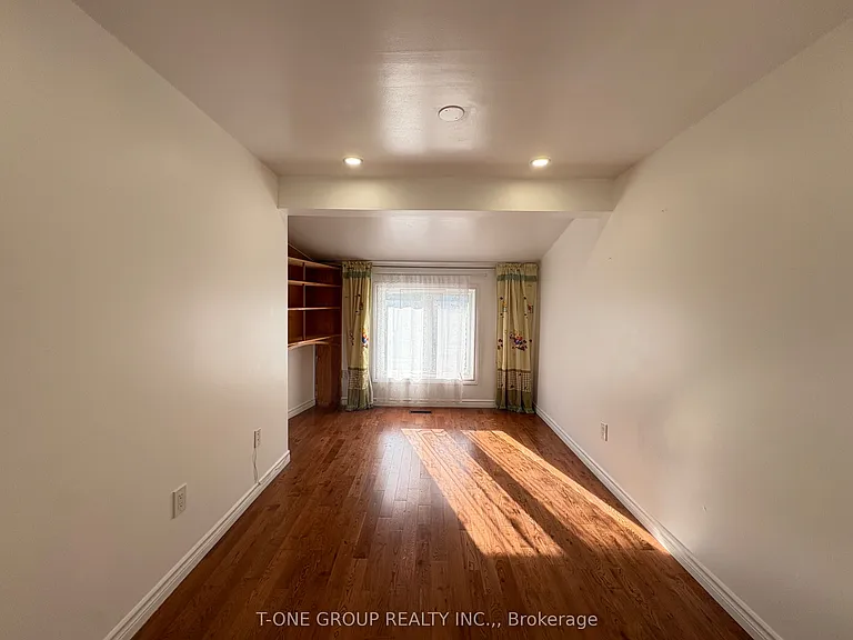 49 Ambercroft Blvd — Photo 14