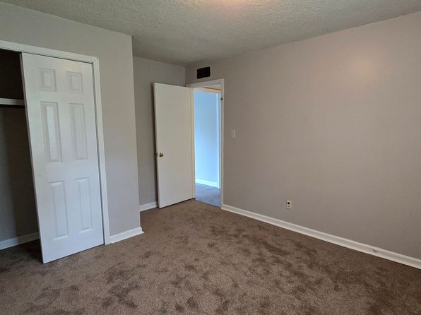40 Edgehill Dr, Jackson, TN 38301