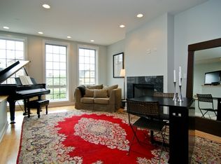 1331 N Greenview Ave #2, Chicago, IL 60642