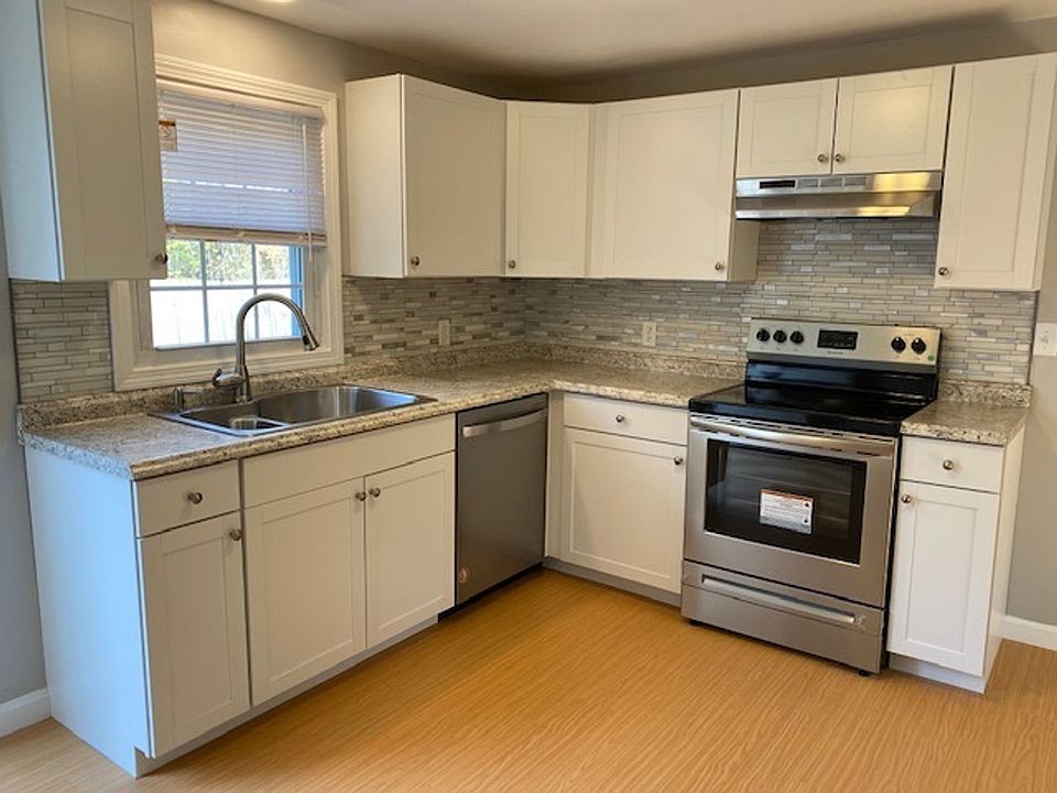 1st image of 9 Bayberry Ln #Townhouse 6