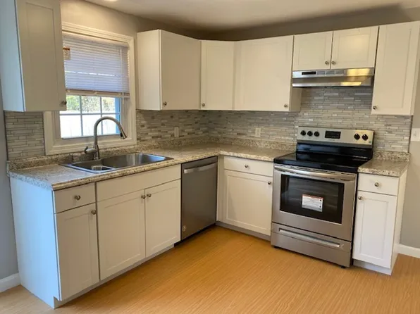 Bayberry Green Apartments, 9 Bayberry Ln #Townhouse 6, Epping, NH 03042