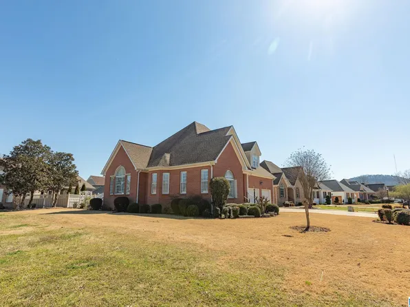 312 Lakepoint Dr, Gadsden, AL 35901